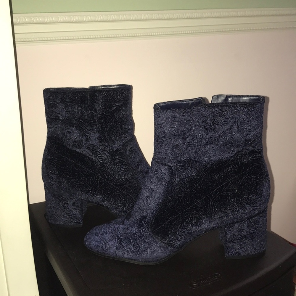 Navy velvet boot